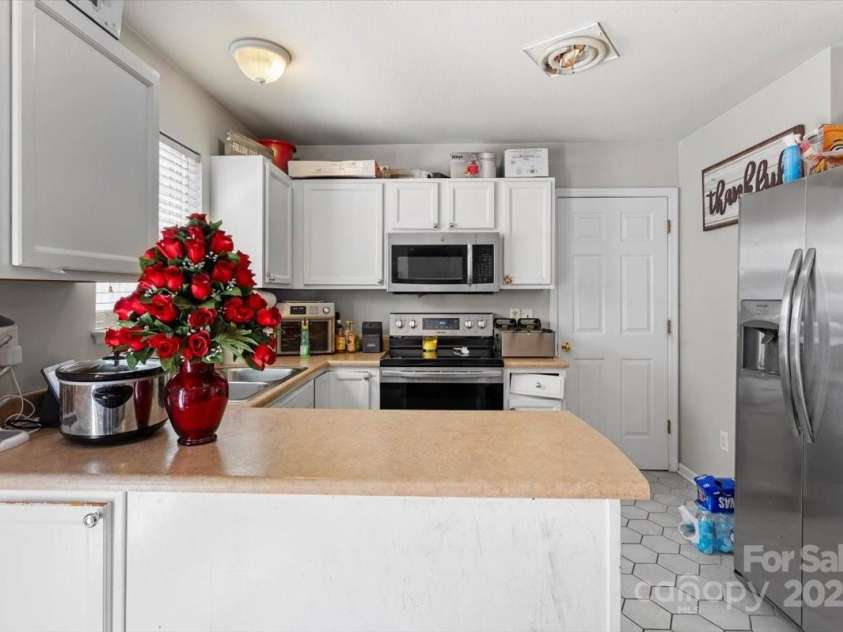 57 Lanceford Circle, Fletcher, NC 28732.  MLS# CAR4260368, YatesRealty ID 21616. 
