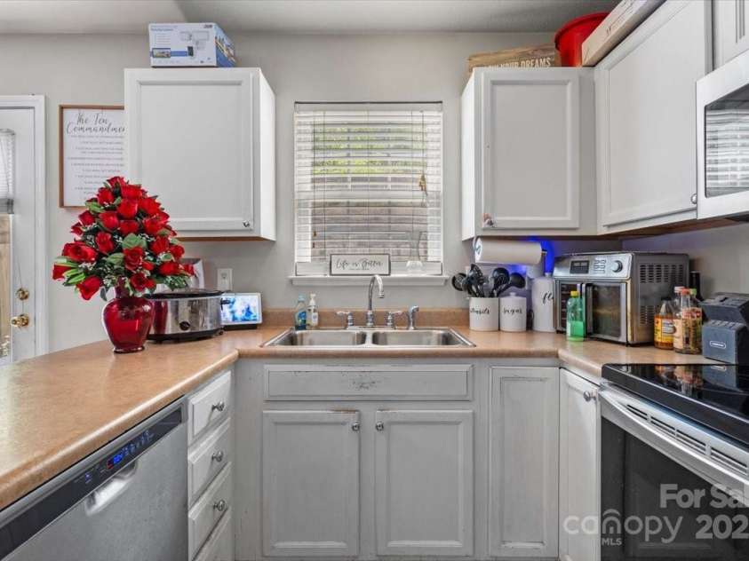 57 Lanceford Circle, Fletcher, NC 28732.  MLS# CAR4260368, YatesRealty ID 21616. 