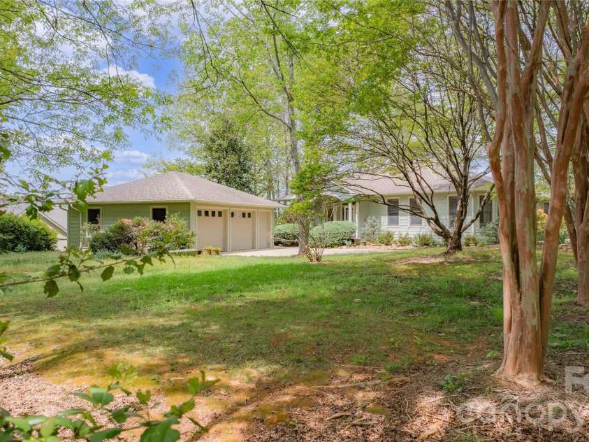 27 Magnolia Drive, Nebo, NC 28761.  MLS# CAR4367003, YatesRealty ID 21617. 