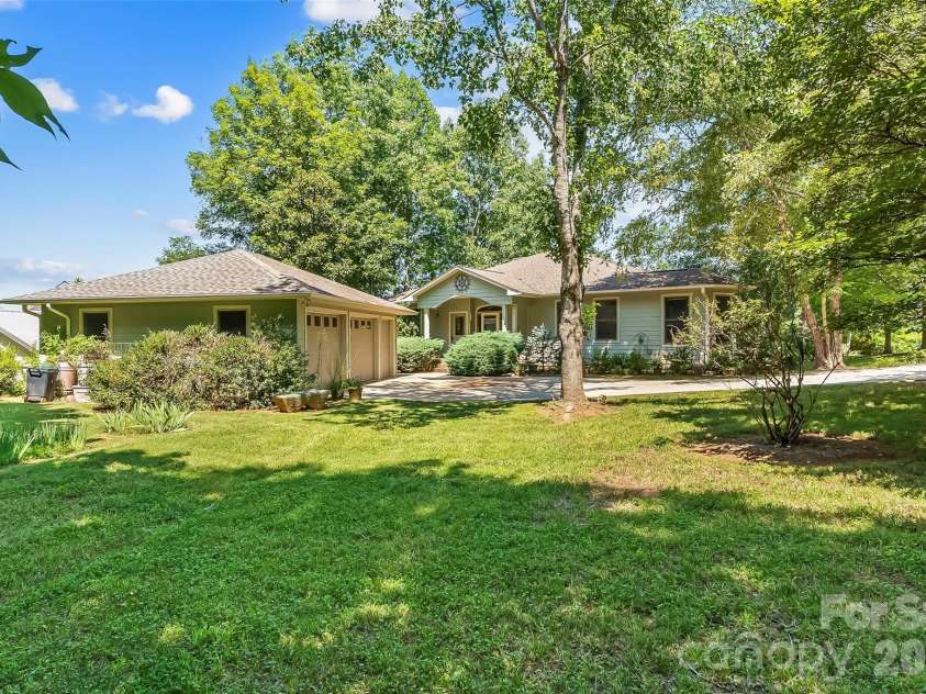 27 Magnolia Drive, Nebo, NC 28761.  MLS# CAR4367003, YatesRealty ID 21617. 