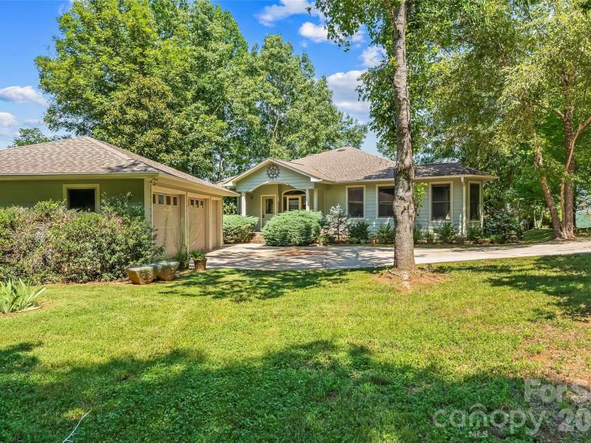 27 Magnolia Drive, Nebo, NC 28761.  MLS# CAR4367003, YatesRealty ID 21617. 