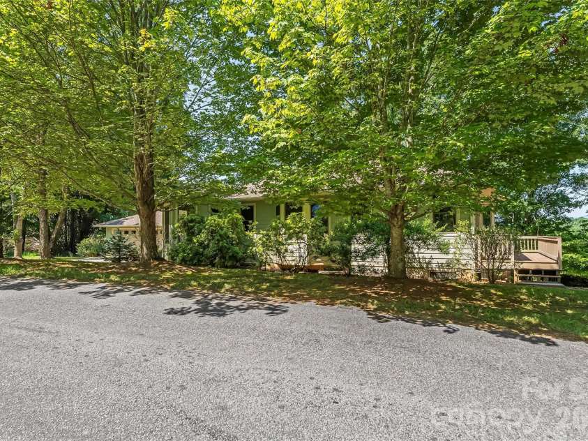 27 Magnolia Drive, Nebo, NC 28761.  MLS# CAR4367003, YatesRealty ID 21617. 