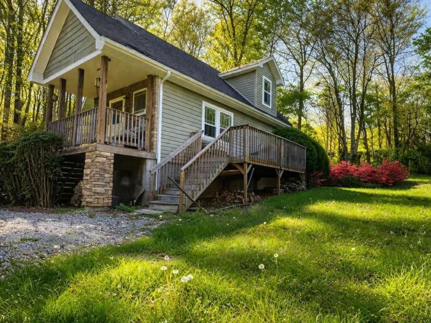 25 Eastwind Lane, Candler, NC 28715.  MLS# CAR4367557, YatesRealty ID 21619. 