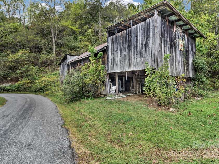 200 Dry Branch Road, Marshall, NC 28753.  MLS# CAR4308414, YatesRealty ID 2162. Tobacco Barn