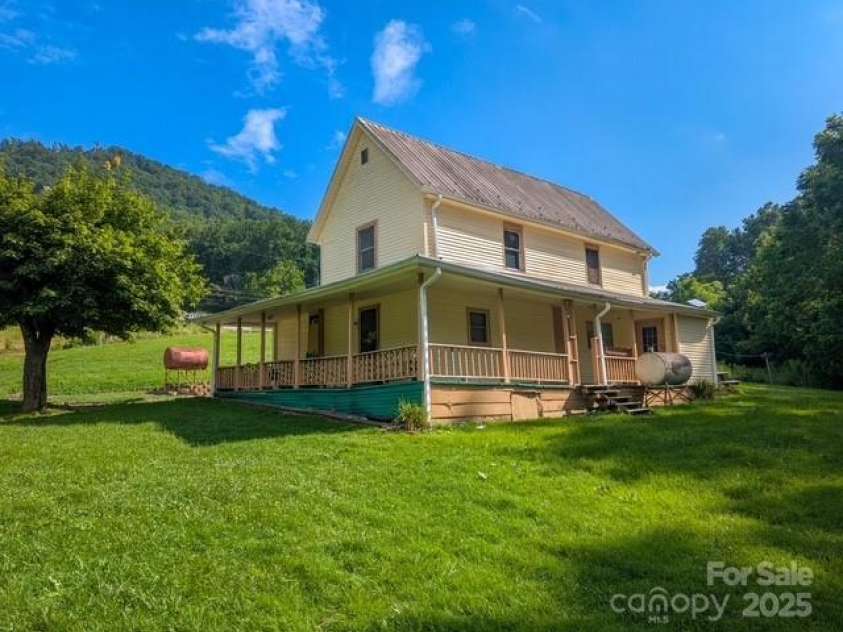 540 Pound Mill Branch Road, Burnsville, NC 28714.  MLS# CAR4289450, YatesRealty ID 2162. 