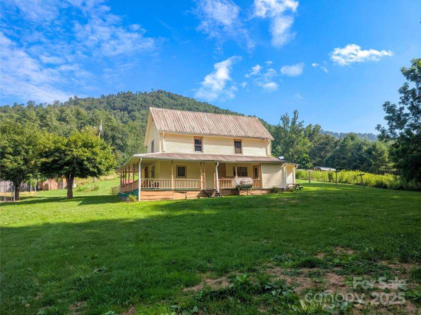 540 Pound Mill Branch Road, Burnsville, NC 28714.  MLS# CAR4289450, YatesRealty ID 2162. 