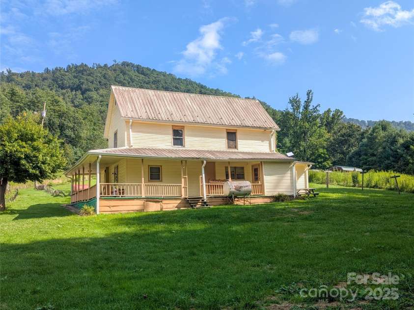 540 Pound Mill Branch Road, Burnsville, NC 28714.  MLS# CAR4289450, YatesRealty ID 2162. 