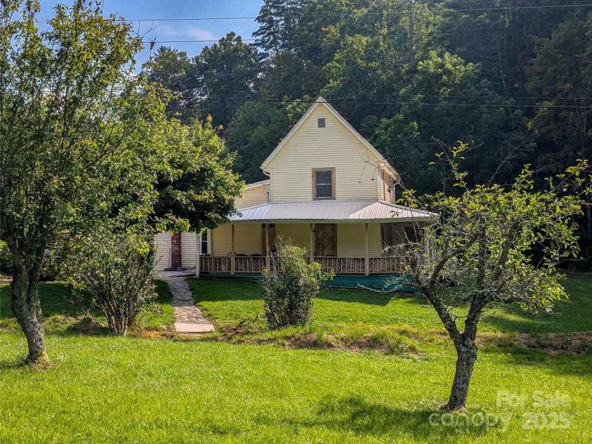 540 Pound Mill Branch Road, Burnsville, NC 28714.  MLS# CAR4289450, YatesRealty ID 2162. 