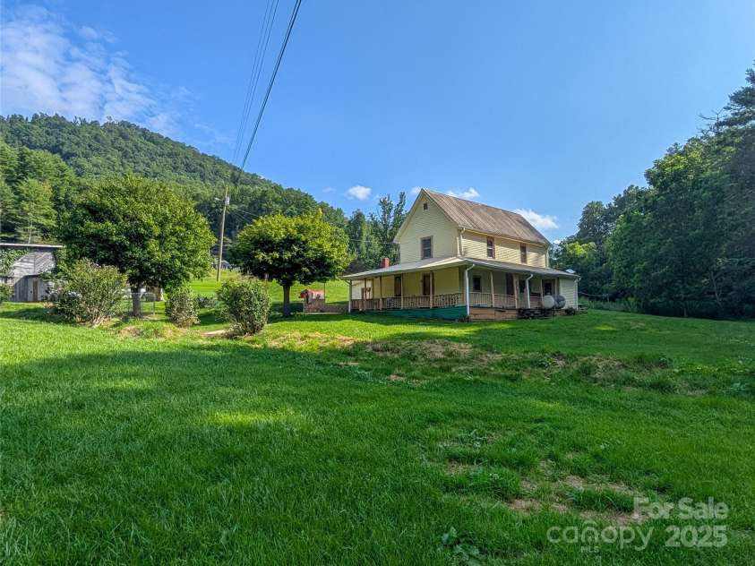 540 Pound Mill Branch Road, Burnsville, NC 28714.  MLS# CAR4289450, YatesRealty ID 2162. 