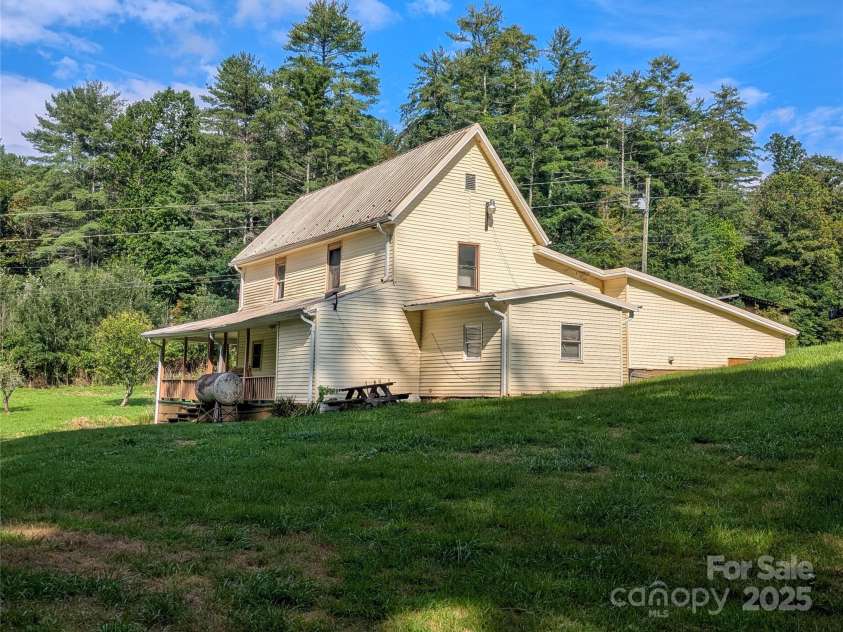 540 Pound Mill Branch Road, Burnsville, NC 28714.  MLS# CAR4289450, YatesRealty ID 2162. 