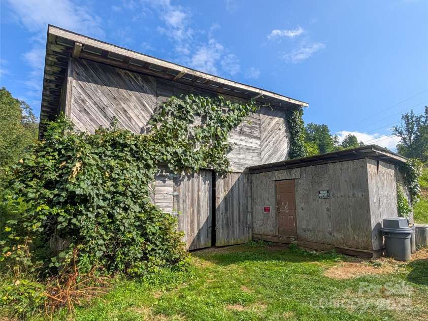 540 Pound Mill Branch Road, Burnsville, NC 28714.  MLS# CAR4289450, YatesRealty ID 2162. 