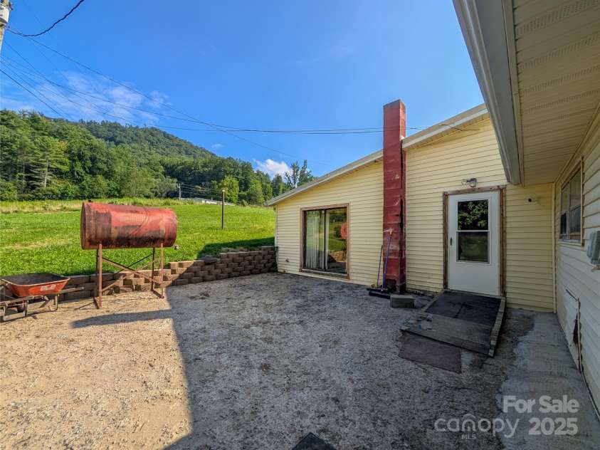540 Pound Mill Branch Road, Burnsville, NC 28714.  MLS# CAR4289450, YatesRealty ID 2162. 
