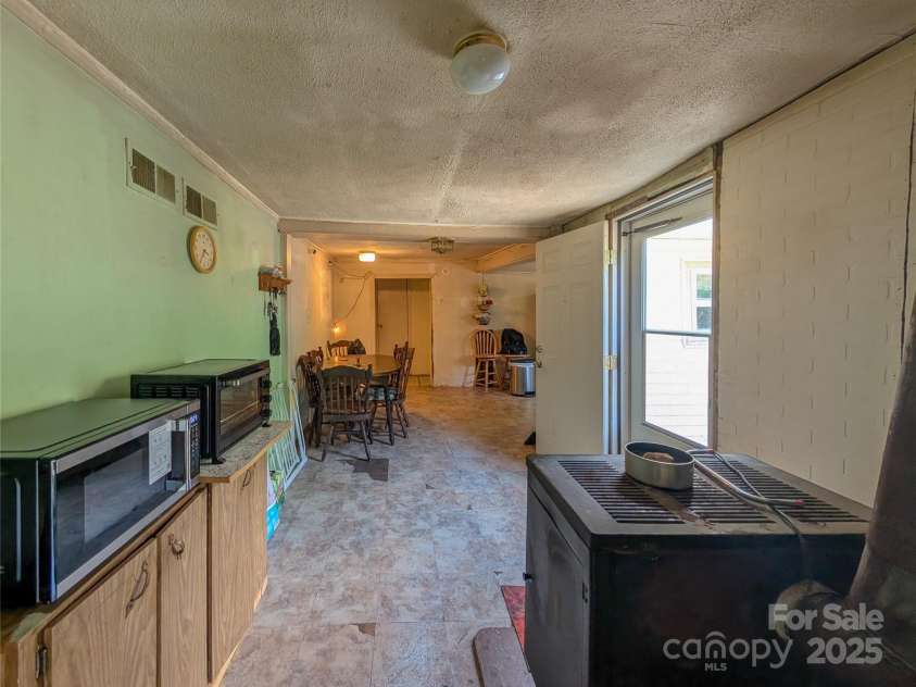 540 Pound Mill Branch Road, Burnsville, NC 28714.  MLS# CAR4289450, YatesRealty ID 2162. 