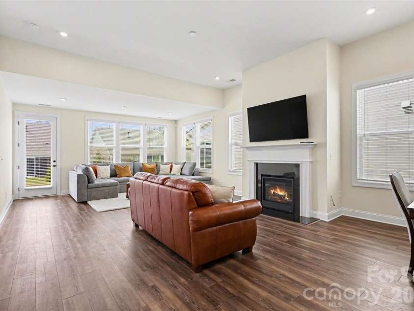 10225 Superb Lane, Charlotte, NC 28215.  MLS# CAR4368319, YatesRealty ID 21620. 
