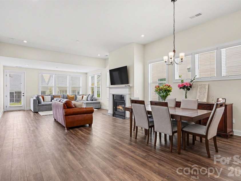 10225 Superb Lane, Charlotte, NC 28215.  MLS# CAR4368319, YatesRealty ID 21620. 