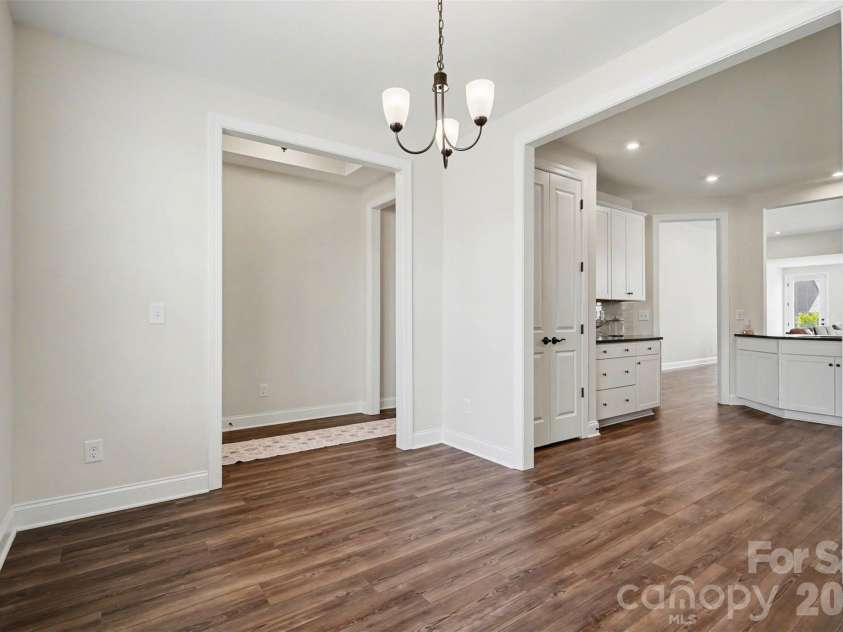 10225 Superb Lane, Charlotte, NC 28215.  MLS# CAR4368319, YatesRealty ID 21620. 