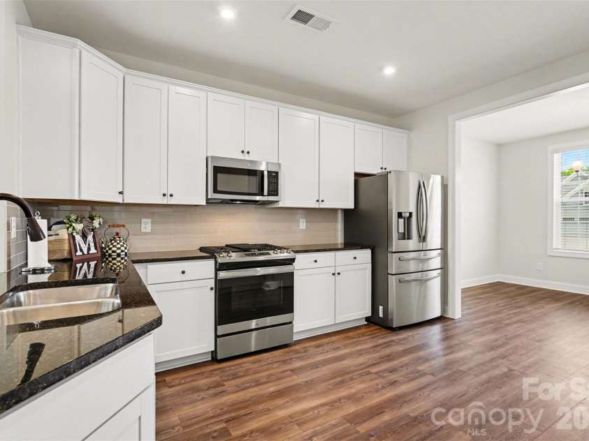 10225 Superb Lane, Charlotte, NC 28215.  MLS# CAR4368319, YatesRealty ID 21620. 