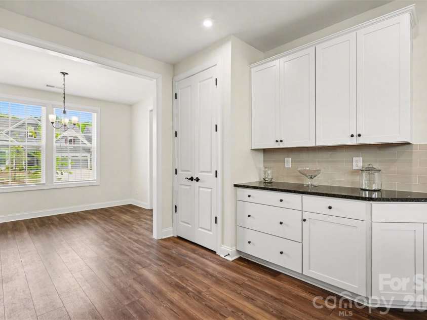 10225 Superb Lane, Charlotte, NC 28215.  MLS# CAR4368319, YatesRealty ID 21620. 