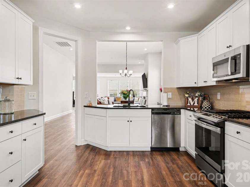 10225 Superb Lane, Charlotte, NC 28215.  MLS# CAR4368319, YatesRealty ID 21620. 