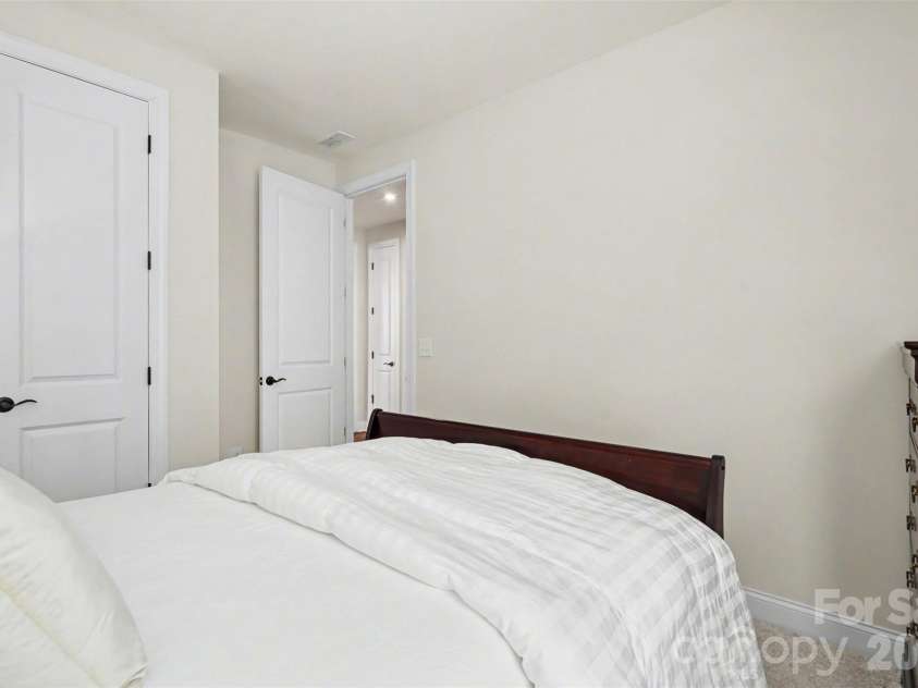 10225 Superb Lane, Charlotte, NC 28215.  MLS# CAR4368319, YatesRealty ID 21620. 