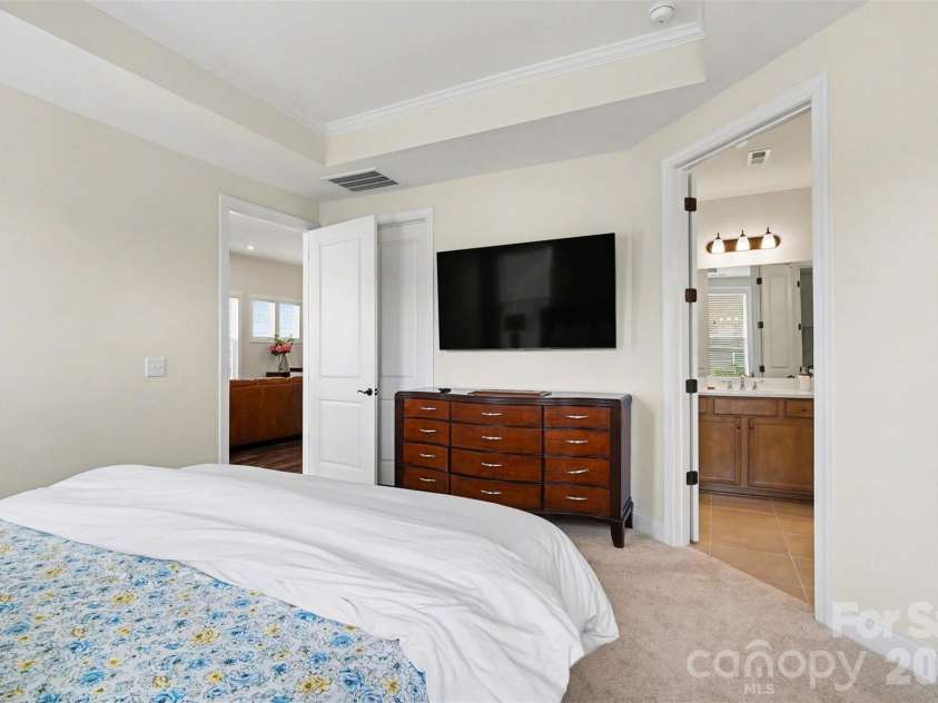 10225 Superb Lane, Charlotte, NC 28215.  MLS# CAR4368319, YatesRealty ID 21620. 