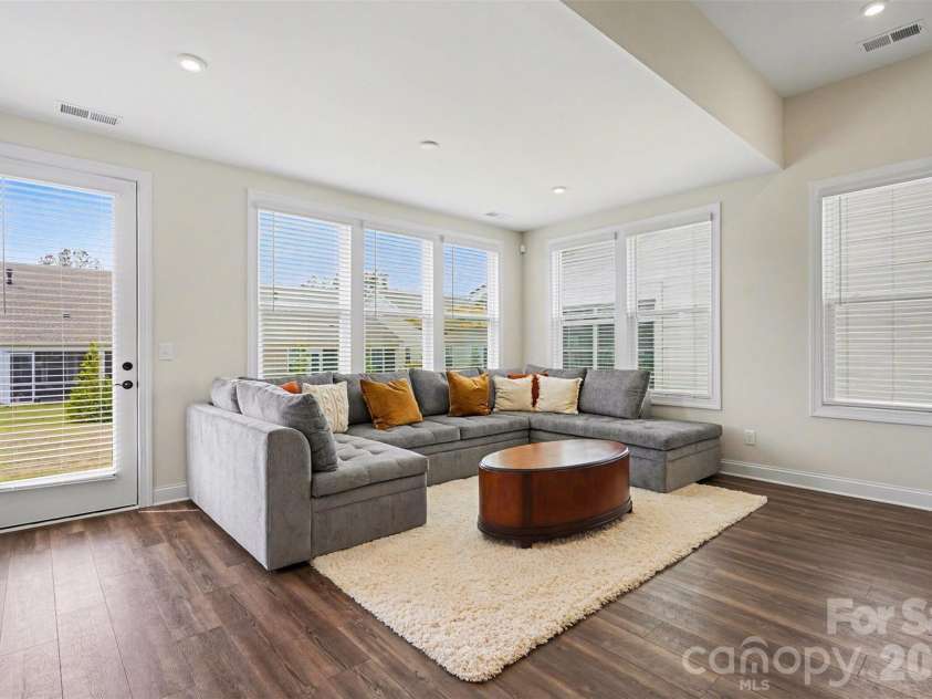 10225 Superb Lane, Charlotte, NC 28215.  MLS# CAR4368319, YatesRealty ID 21620. 