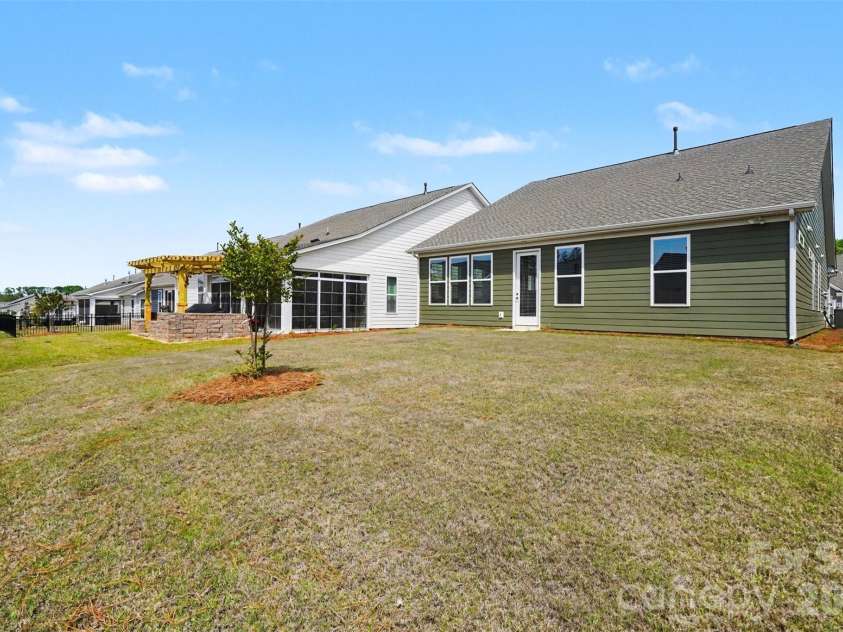 10225 Superb Lane, Charlotte, NC 28215.  MLS# CAR4368319, YatesRealty ID 21620. 