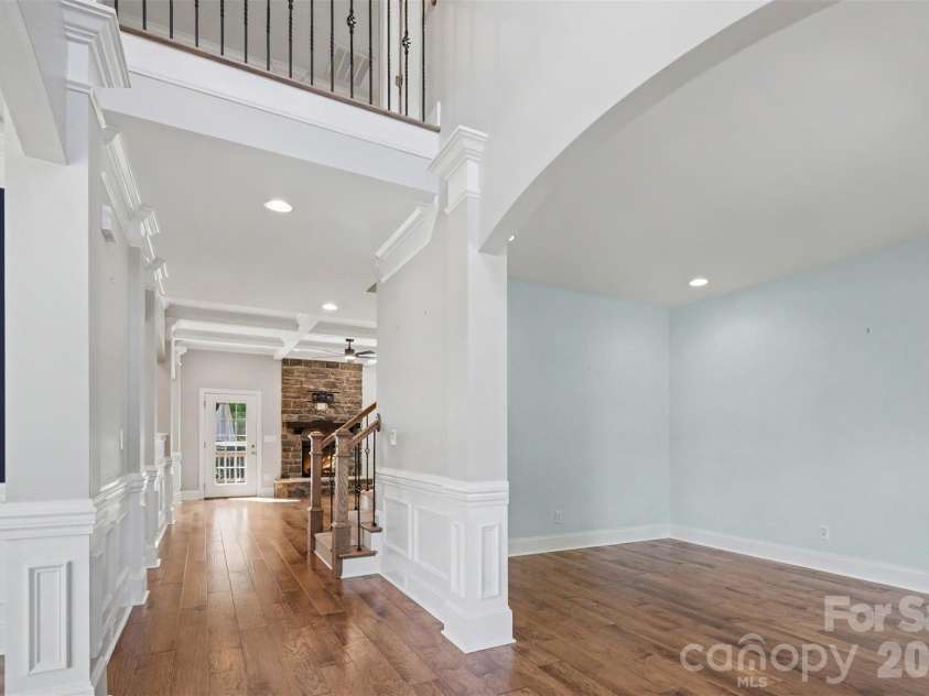 4016 Widgeon Way, Waxhaw, NC 28173.  MLS# CAR4394408, YatesRealty ID 21621. 2 story foyer