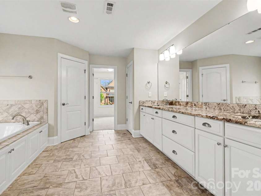 4016 Widgeon Way, Waxhaw, NC 28173.  MLS# CAR4394408, YatesRealty ID 21621. 