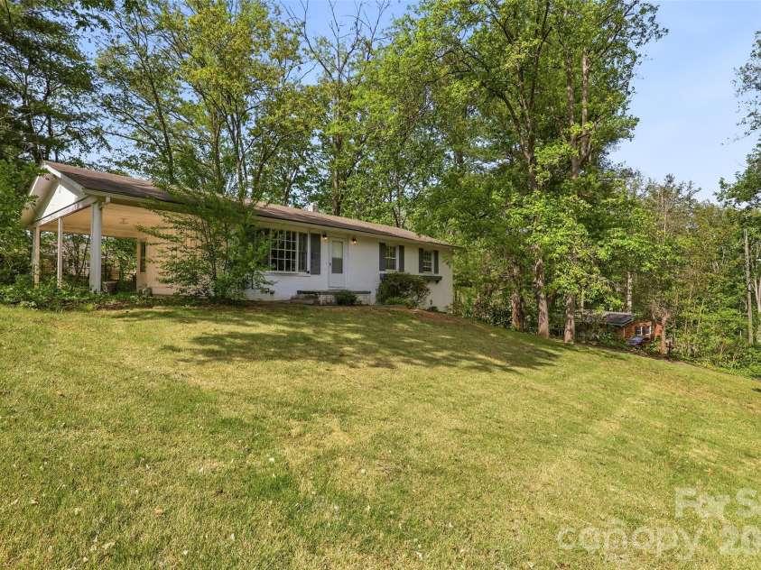 68 Imperial Court, Asheville, NC 28803.  MLS# CAR4343269, YatesRealty ID 21622. 
