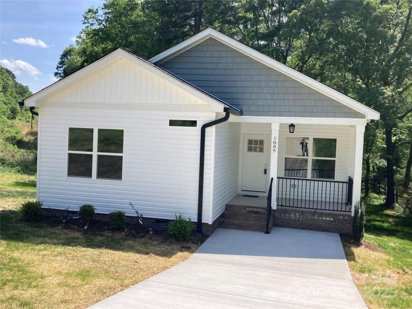 1889 Oak Hollow Road, Gastonia, NC 28054.  MLS# CAR4249835, YatesRealty ID 21623. 