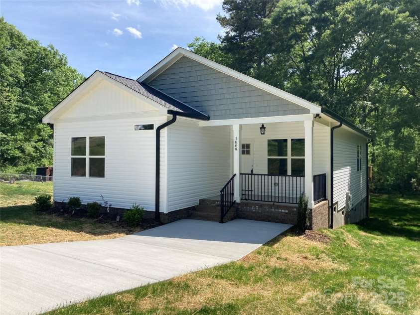 1889 Oak Hollow Road, Gastonia, NC 28054.  MLS# CAR4249835, YatesRealty ID 21623. 
