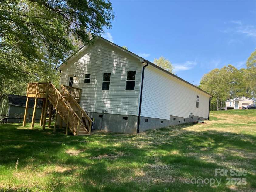 1889 Oak Hollow Road, Gastonia, NC 28054.  MLS# CAR4249835, YatesRealty ID 21623. 