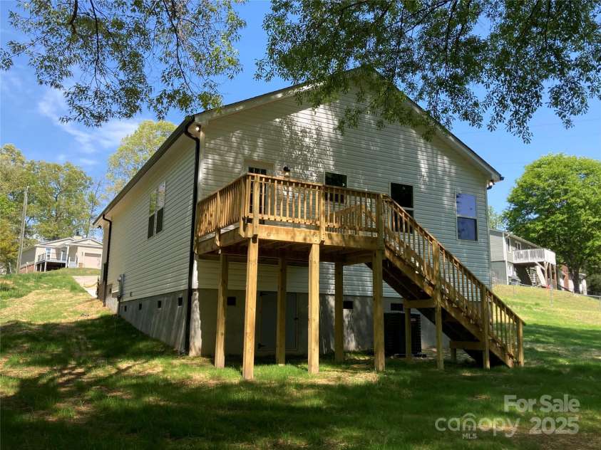 1889 Oak Hollow Road, Gastonia, NC 28054.  MLS# CAR4249835, YatesRealty ID 21623. 