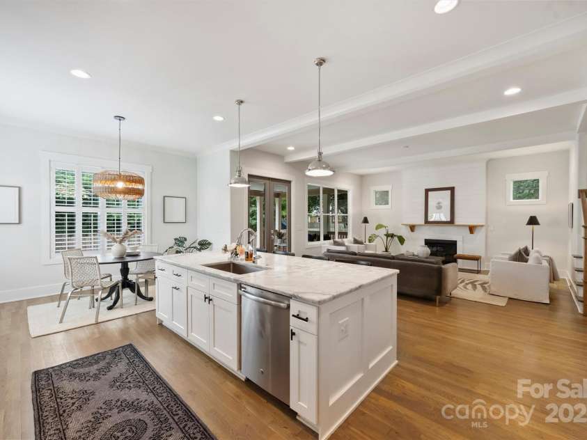 1315 Charles Avenue, Charlotte, NC 28205.  MLS# CAR4265016, YatesRealty ID 21624. 