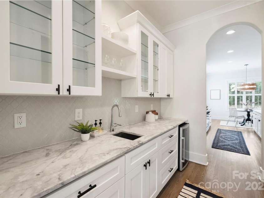 1315 Charles Avenue, Charlotte, NC 28205.  MLS# CAR4265016, YatesRealty ID 21624. 