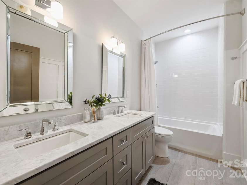 1315 Charles Avenue, Charlotte, NC 28205.  MLS# CAR4265016, YatesRealty ID 21624. 