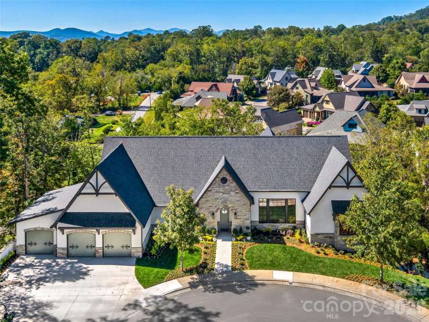 21 Evian Court, Asheville, NC 28804.  MLS# CAR4309512, YatesRealty ID 21624. 