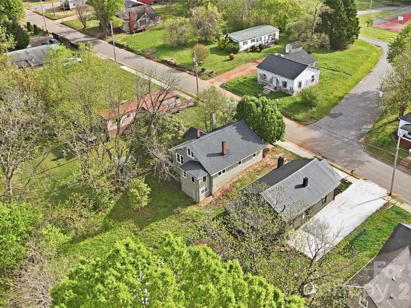 234 Ervin Avenue, Newton, NC 28658.  MLS# CAR4343549, YatesRealty ID 21625. 