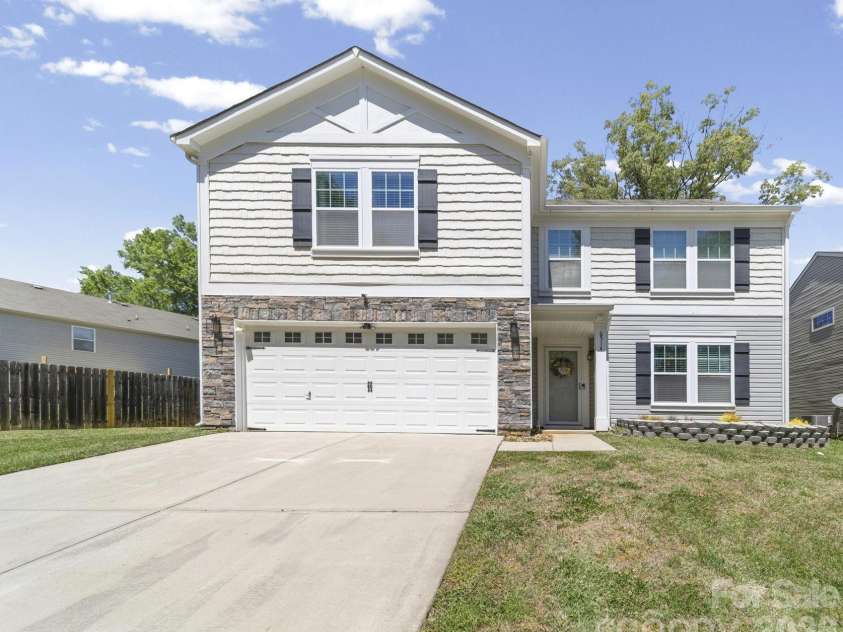 6514 Glenmoor Drive, Charlotte, NC 28214.  MLS# CAR4371744, YatesRealty ID 21626. 