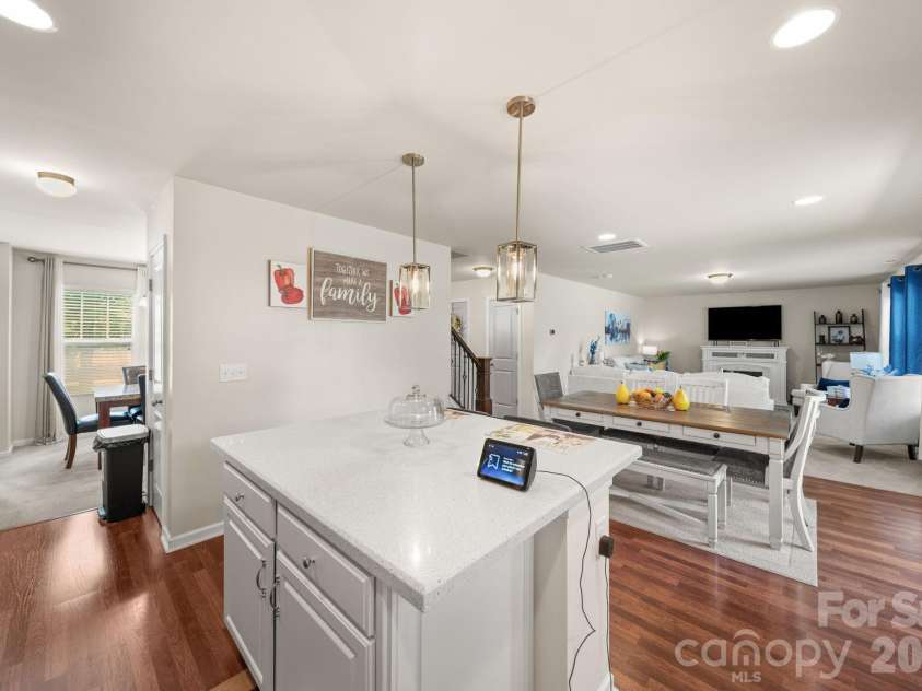 6514 Glenmoor Drive, Charlotte, NC 28214.  MLS# CAR4371744, YatesRealty ID 21626. 