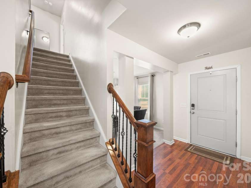 6514 Glenmoor Drive, Charlotte, NC 28214.  MLS# CAR4371744, YatesRealty ID 21626. 