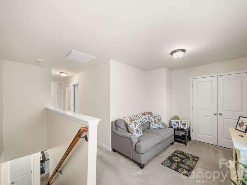 6514 Glenmoor Drive, Charlotte, NC 28214.  MLS# CAR4371744, YatesRealty ID 21626. 