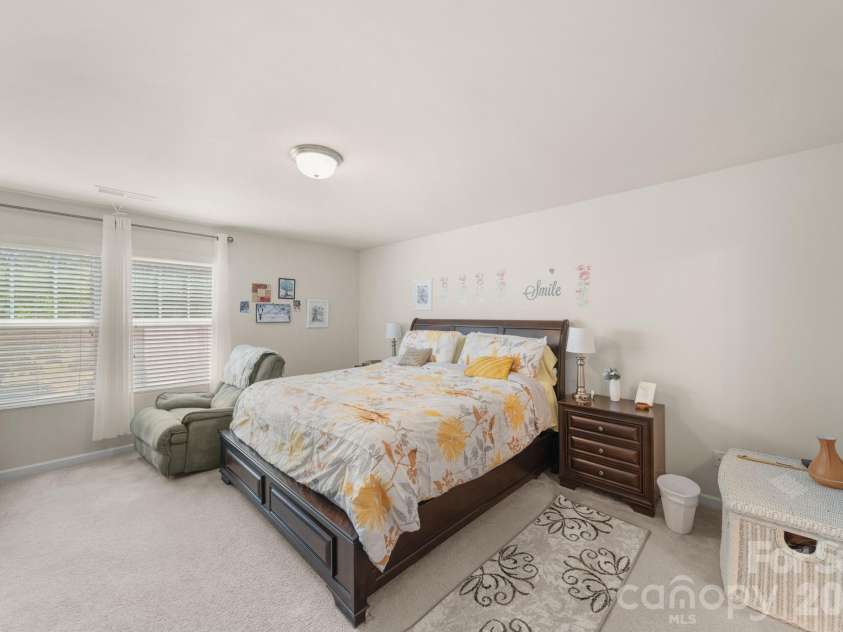6514 Glenmoor Drive, Charlotte, NC 28214.  MLS# CAR4371744, YatesRealty ID 21626. 