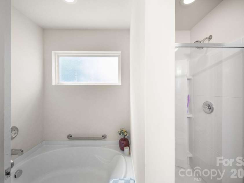 6514 Glenmoor Drive, Charlotte, NC 28214.  MLS# CAR4371744, YatesRealty ID 21626. 
