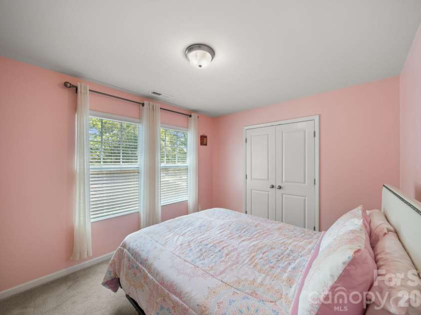 6514 Glenmoor Drive, Charlotte, NC 28214.  MLS# CAR4371744, YatesRealty ID 21626. 