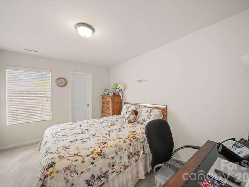 6514 Glenmoor Drive, Charlotte, NC 28214.  MLS# CAR4371744, YatesRealty ID 21626. 