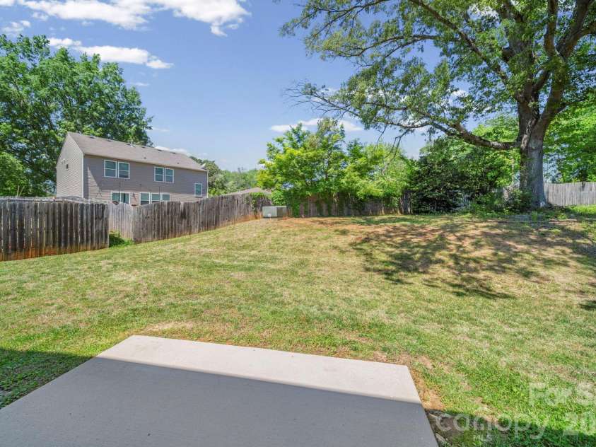 6514 Glenmoor Drive, Charlotte, NC 28214.  MLS# CAR4371744, YatesRealty ID 21626. 