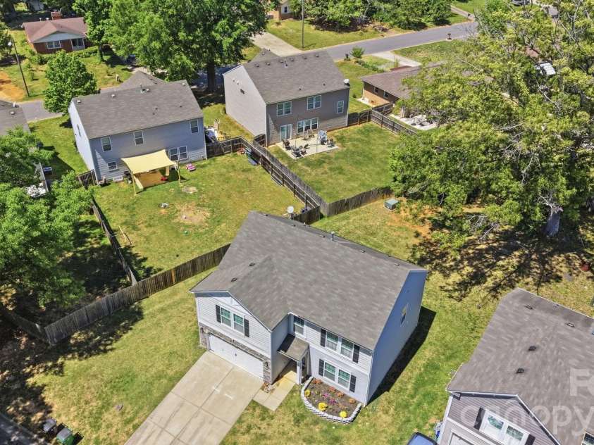 6514 Glenmoor Drive, Charlotte, NC 28214.  MLS# CAR4371744, YatesRealty ID 21626. 