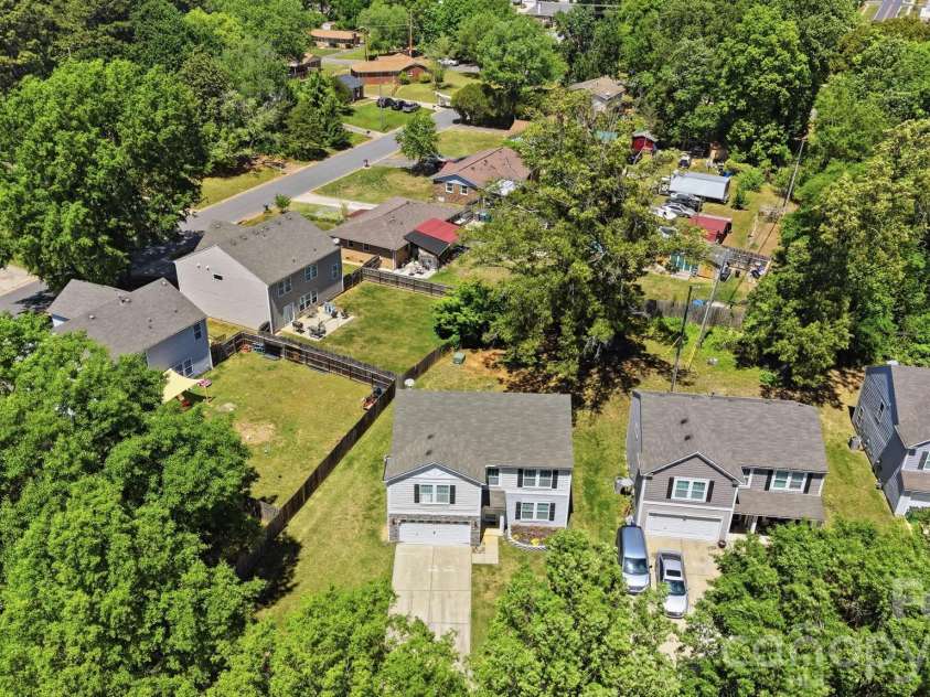 6514 Glenmoor Drive, Charlotte, NC 28214.  MLS# CAR4371744, YatesRealty ID 21626. 